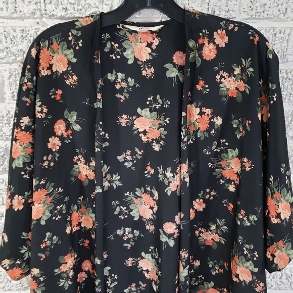 Jack by BB Dakota Black Floral Fringe Kimono - Picture 3 of 4